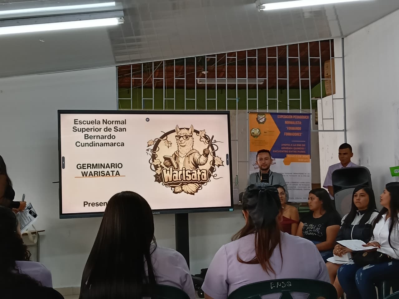 ENSQ recibe la visita de la Escuela Normal